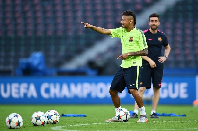 Neymar Heads Back To Samba School