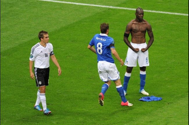 Balotelli Taunts Germany With Famous Celebration Throwback