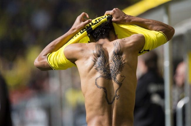 Aubameyang's Dad Explains His Son's 'Africa' Tattoo!
