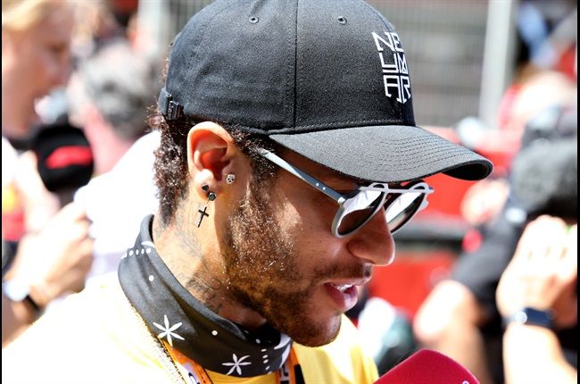 Have You Seen The Famous Faces Neymar Has Met This Season?