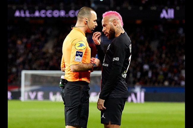 Furious Neymar Booked After Arguing With Ref Over Showboating