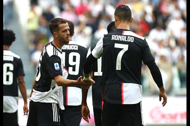 Juventus Stars Flea Corona-Hit Italy