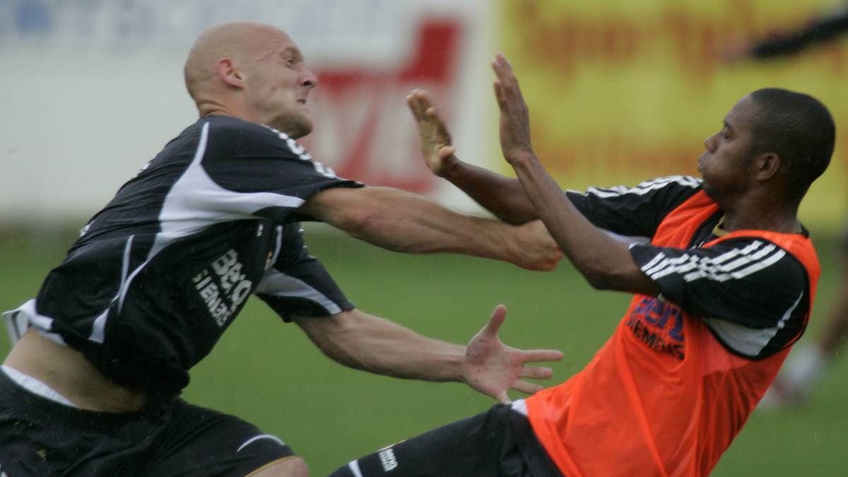 Thomas Gravesen got into a fight with Robinho duri