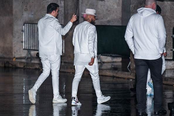 Neymar's friends and family arrive at his birthday