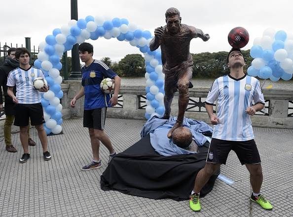 Lionel Messi (statue location: Buenos Aires, Argen