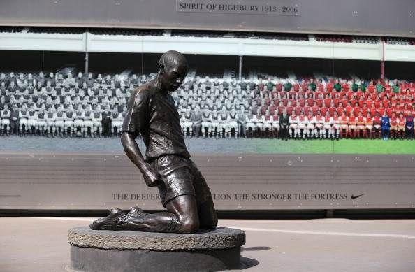Thierry Henry (statue location: Emirates Stadium) 