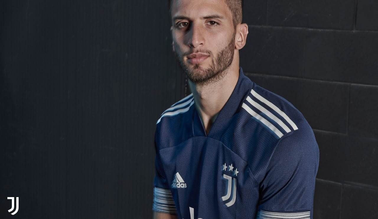 Juventus' 2020/21 away kit 