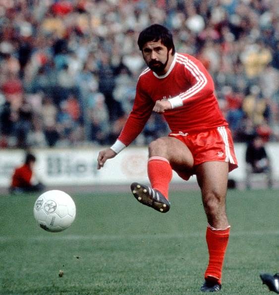 5. Gerd Muller (Bayern Munich) - 525 goals