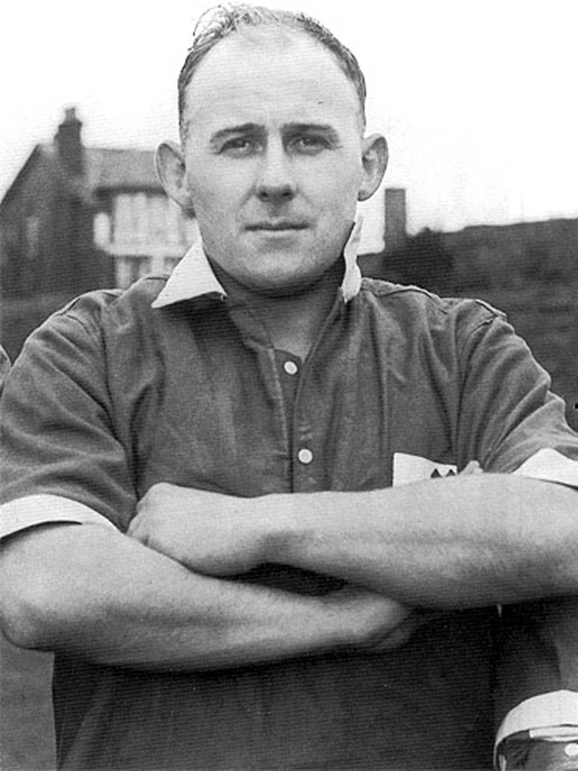 6. Jimmy Jones (Glenavon) - 517 goals