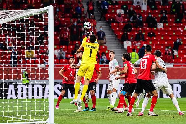 Mohamed El Shenawy stops a Bayern Munich attack