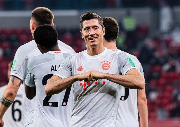 Robert Lewandowski celebrates his second goal