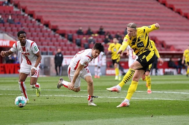 Bundesliga: Robert Lewandowski's First-Half Hat-Trick Sends Bayern Munich Clear Atop