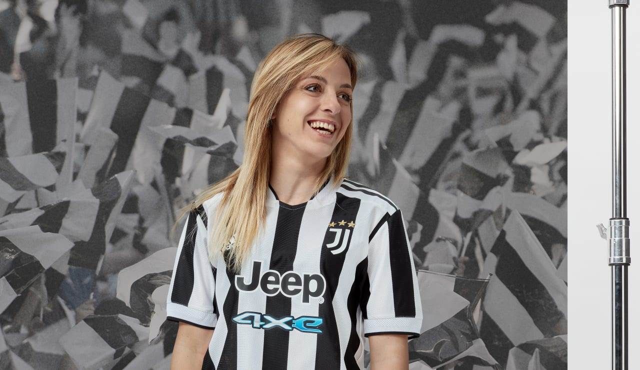 Juventus 2021/22 home shirt 