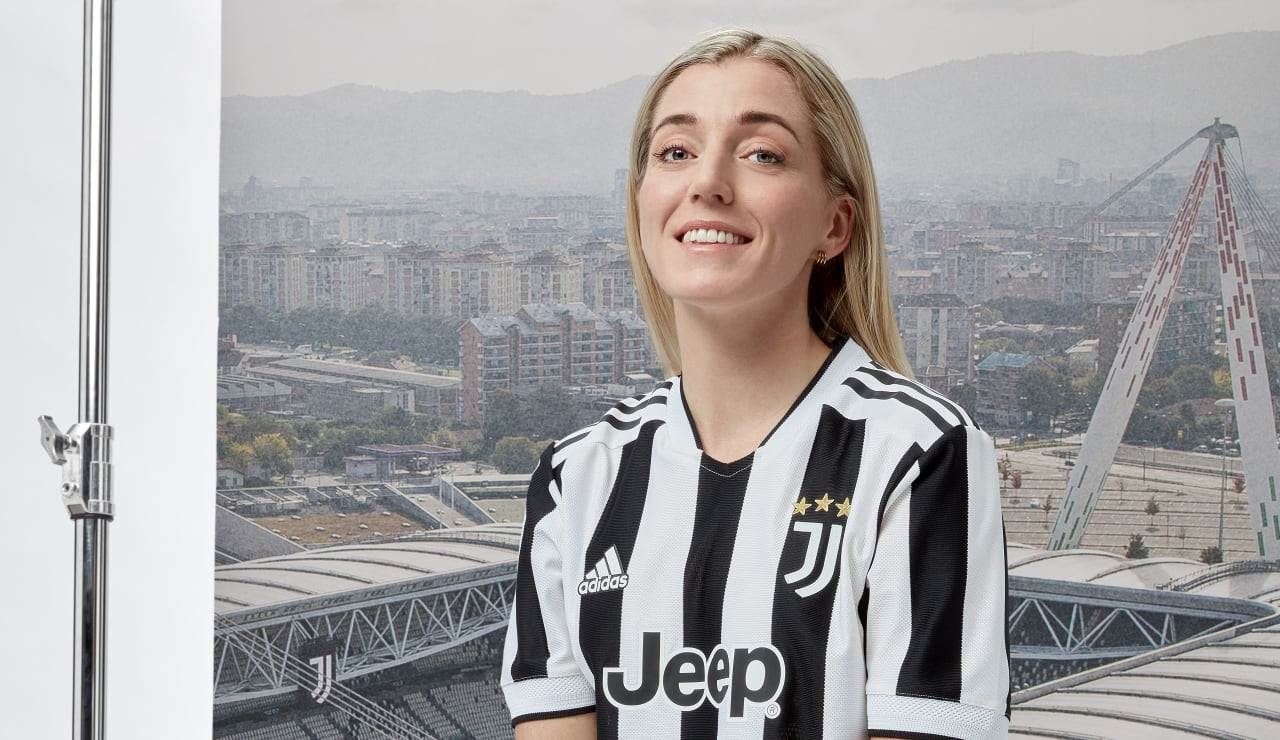 Juventus 2021/22 home shirt 