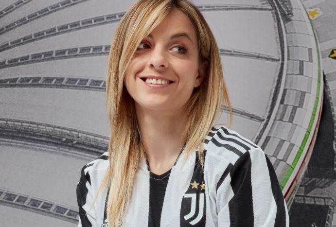 Juventus 2021/22 home shirt 
