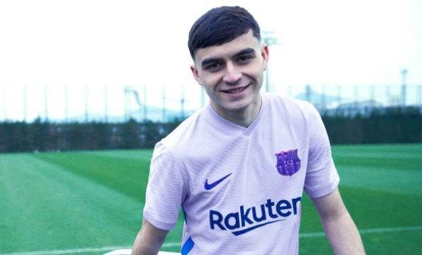 Barcelona's new away shirt unveiled 