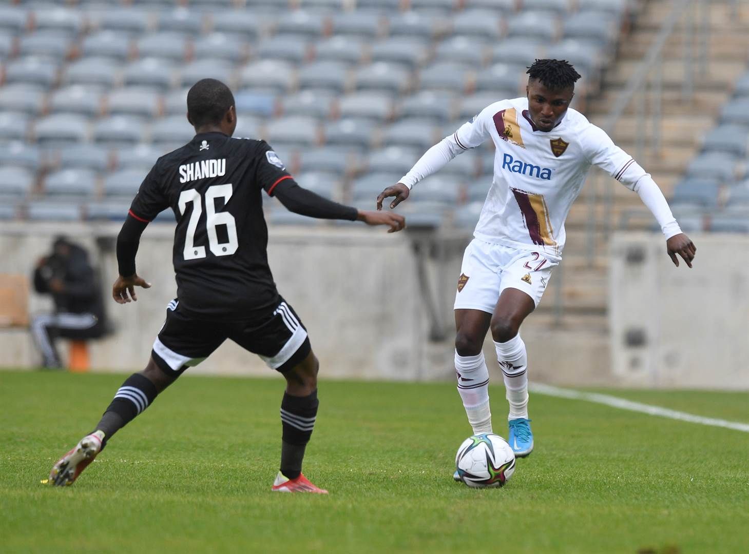 Bandile Shandu signed for Orlando Pirates from Mar