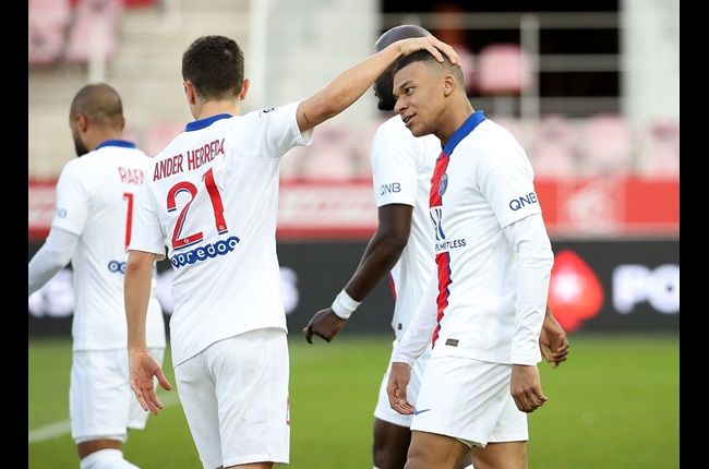 Ander Herrera Reminds Kylian Mbappe That Lionel Messi Is Still Number One