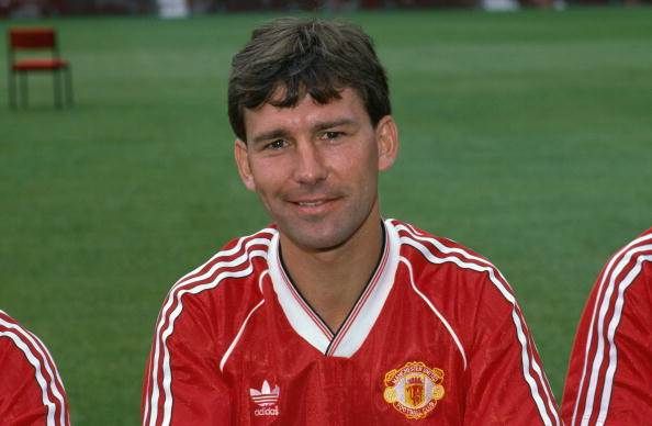 Bryan Robson – injured his toe trying to prank Pau