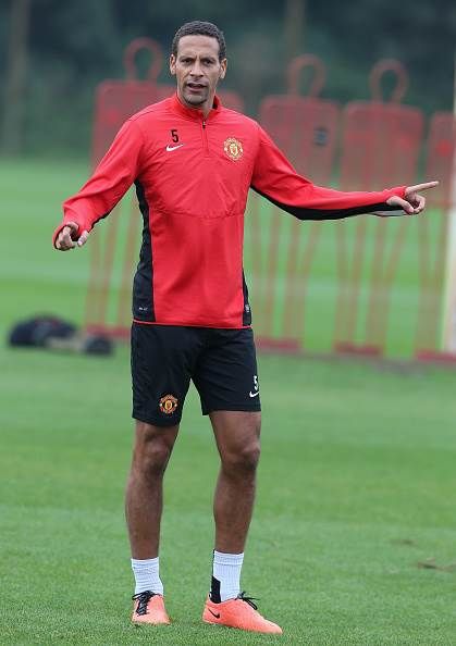 Rio Ferdinand – damaged his knee by not moving at 