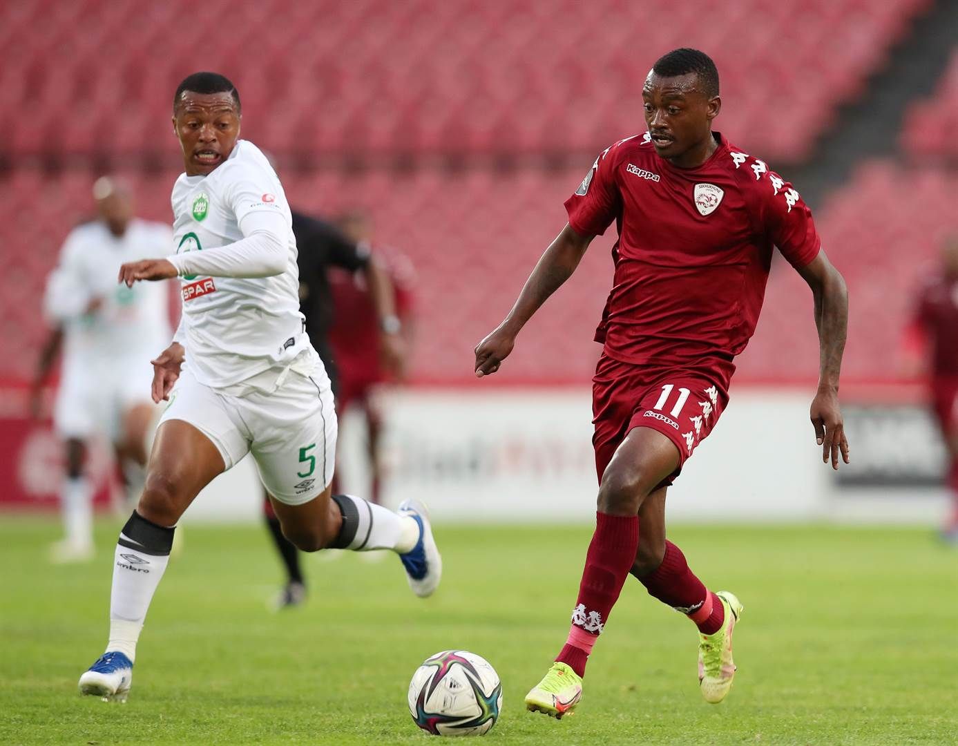 Tshediso Patjie (right).