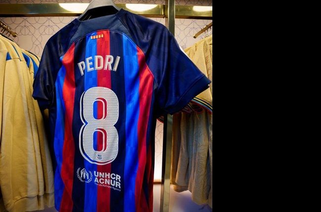 Official: Barcelona Unveil New No.8
