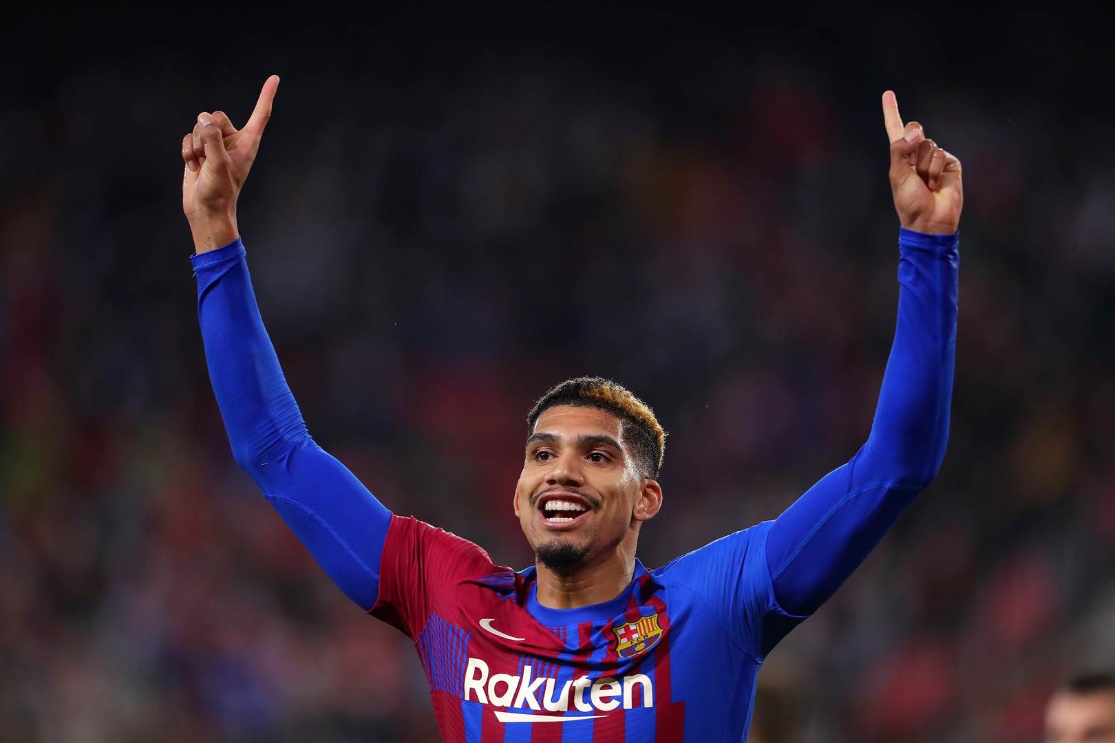 CB: Ronald Araujo
