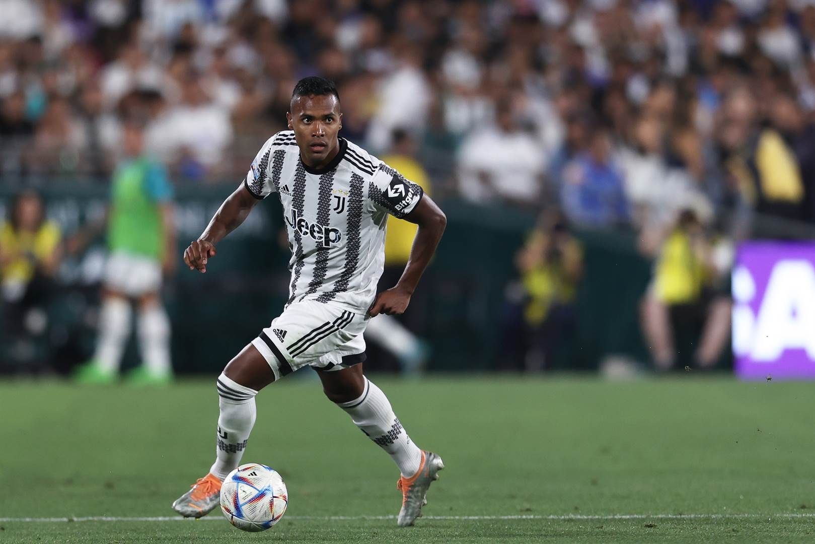 6. Alex Sandro (Juventus) - €213 654 
