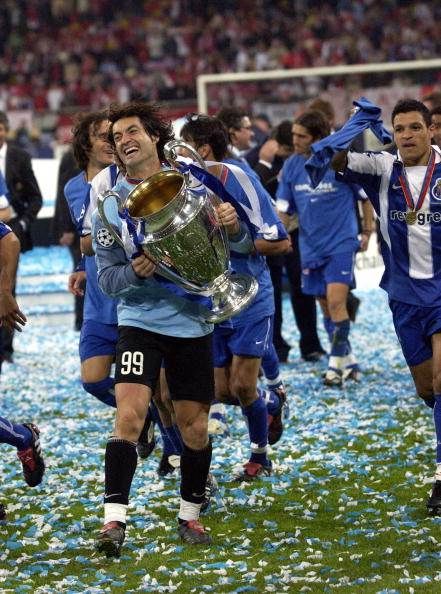 9. Vitor Baia (34 trophies)