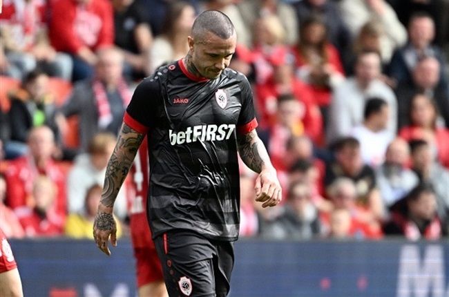 Ex-Inter Milan & Roma Star Suspended For Smoking On Bench
