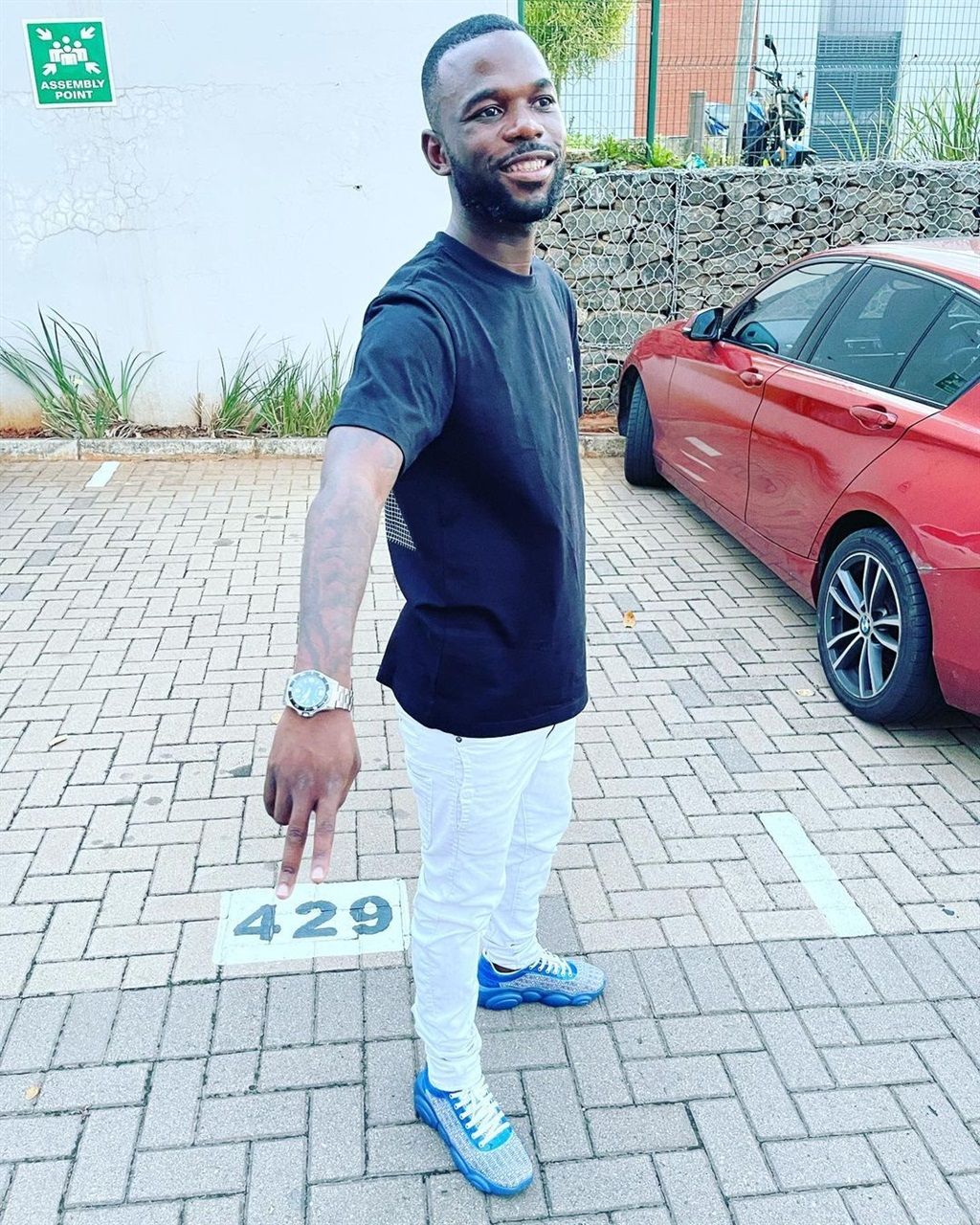 Golden Arrows' Knox Muthizwa alongside his sizzlin