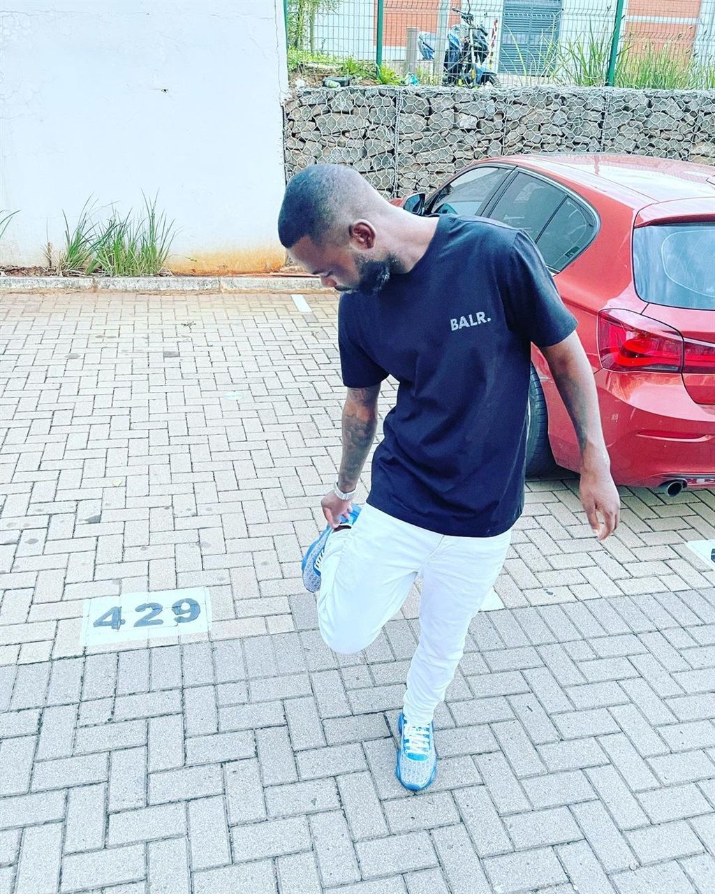 Golden Arrows' Knox Muthizwa alongside his sizzlin