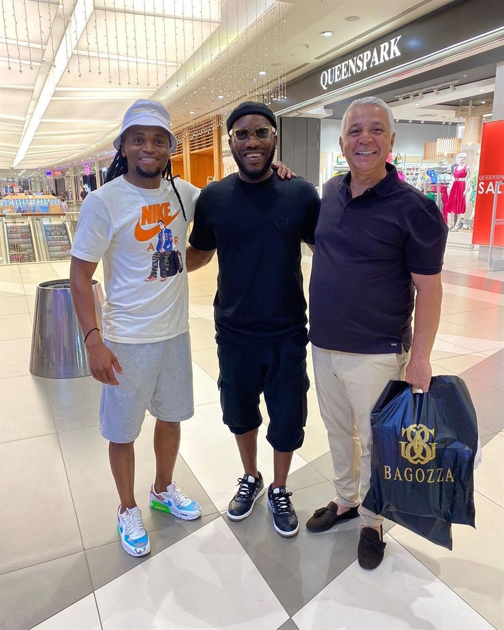 Kaizer Chiefs legend Siphiwe Tshabalala with Niger